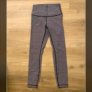 Lululemon Winder under leggings size 4